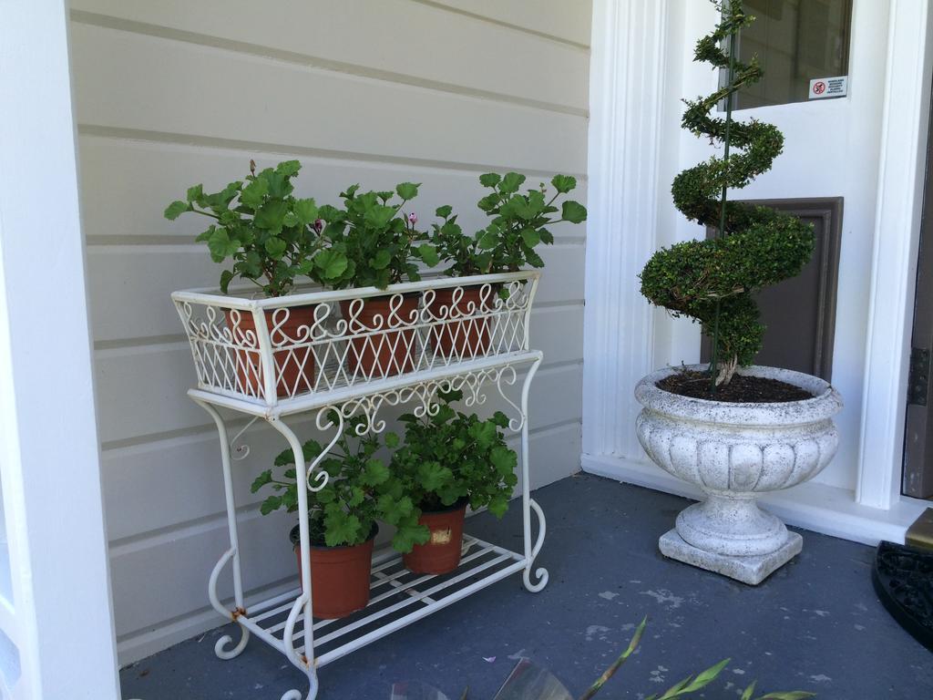 Banks House Akaroa Bed and Breakfast Exterior foto